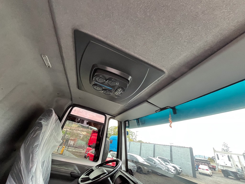 Caminhão FORD CARGO 816 Carga Seca ANO 2016 de Siqueira Caminhões em São Paulo
