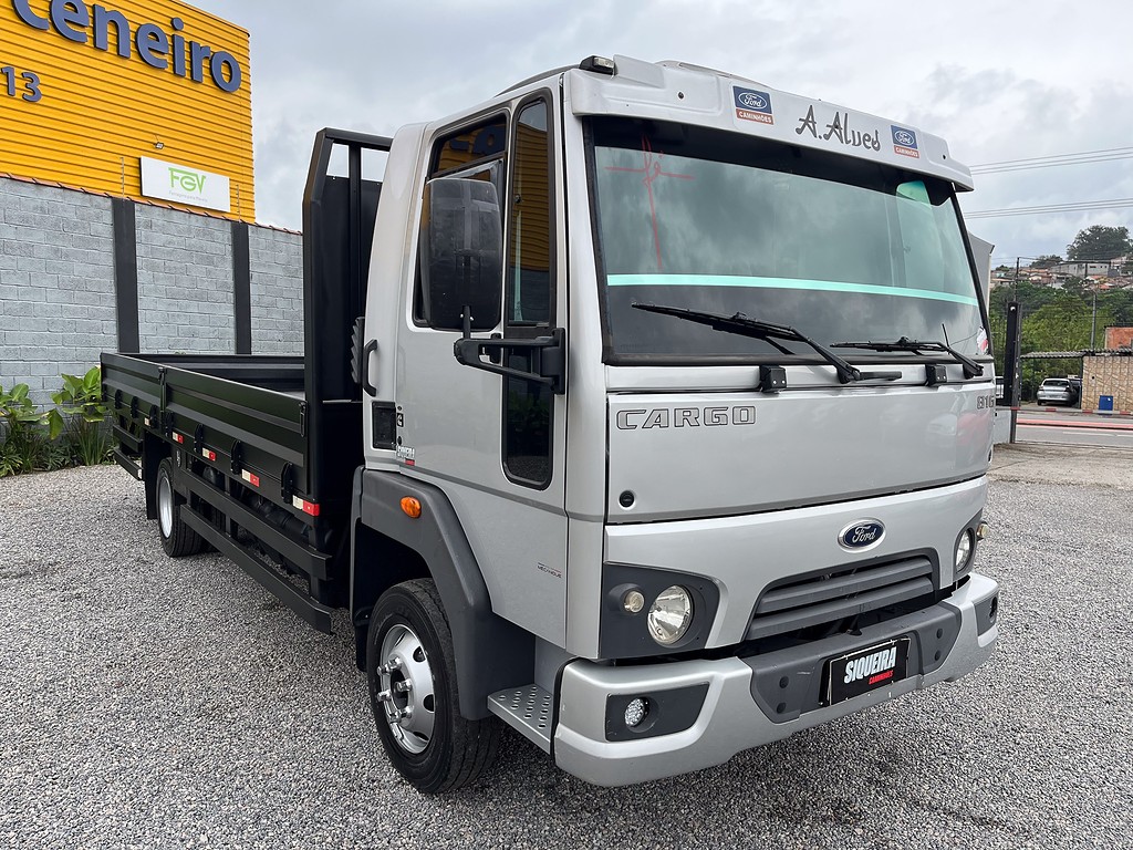 Caminhão FORD CARGO 816 Carga Seca ANO 2016 de Siqueira Caminhões em São Paulo