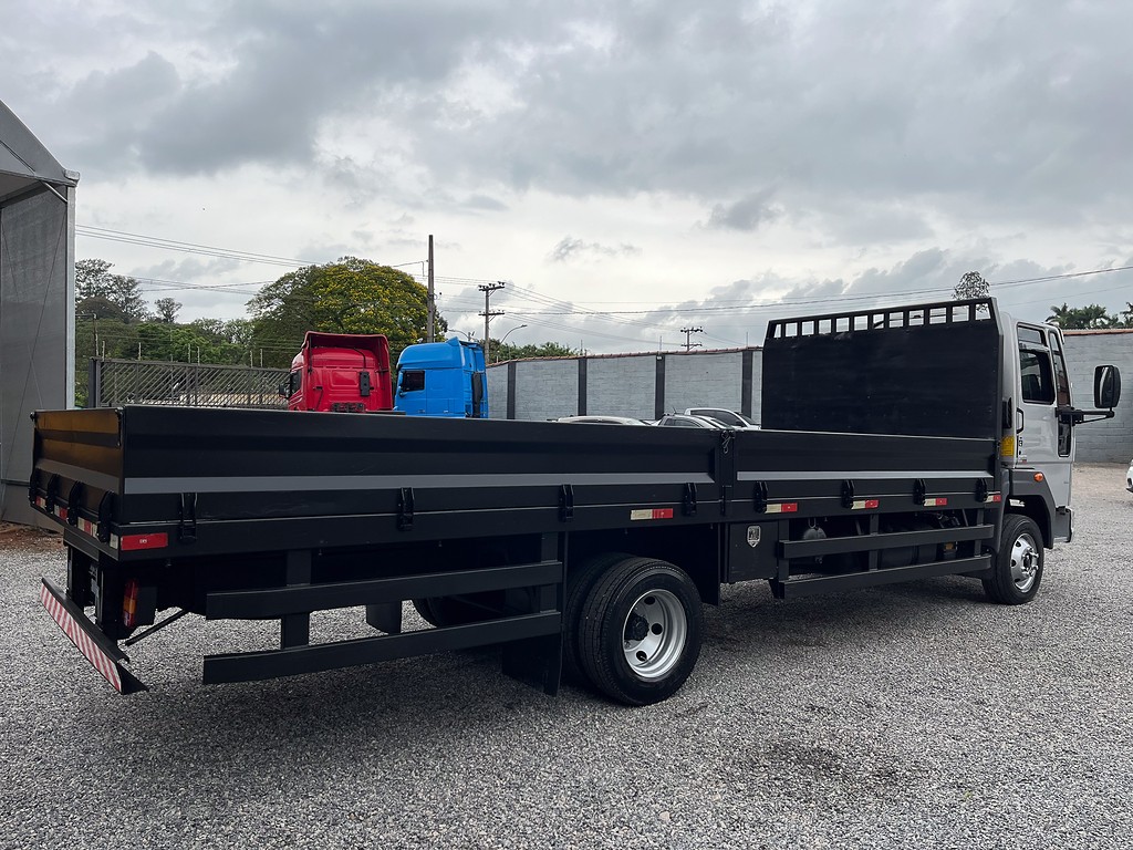 Caminhão FORD CARGO 816 Carga Seca ANO 2016 de Siqueira Caminhões em São Paulo