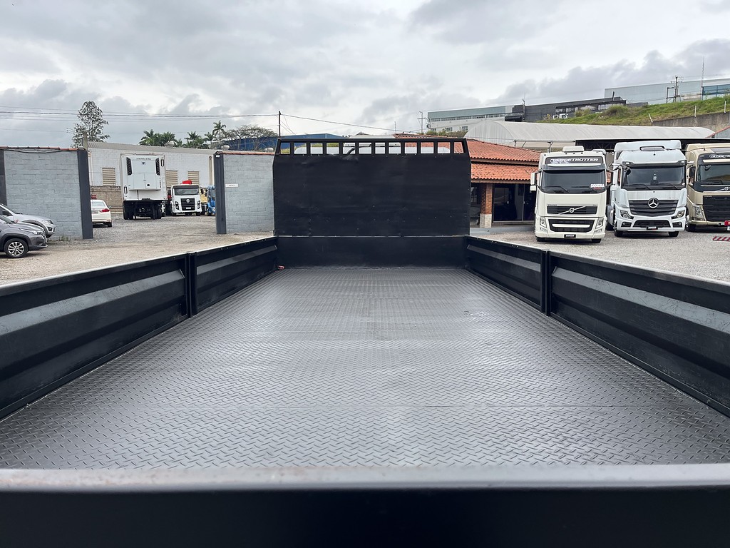 Caminhão FORD CARGO 816 Carga Seca ANO 2016 de Siqueira Caminhões em São Paulo