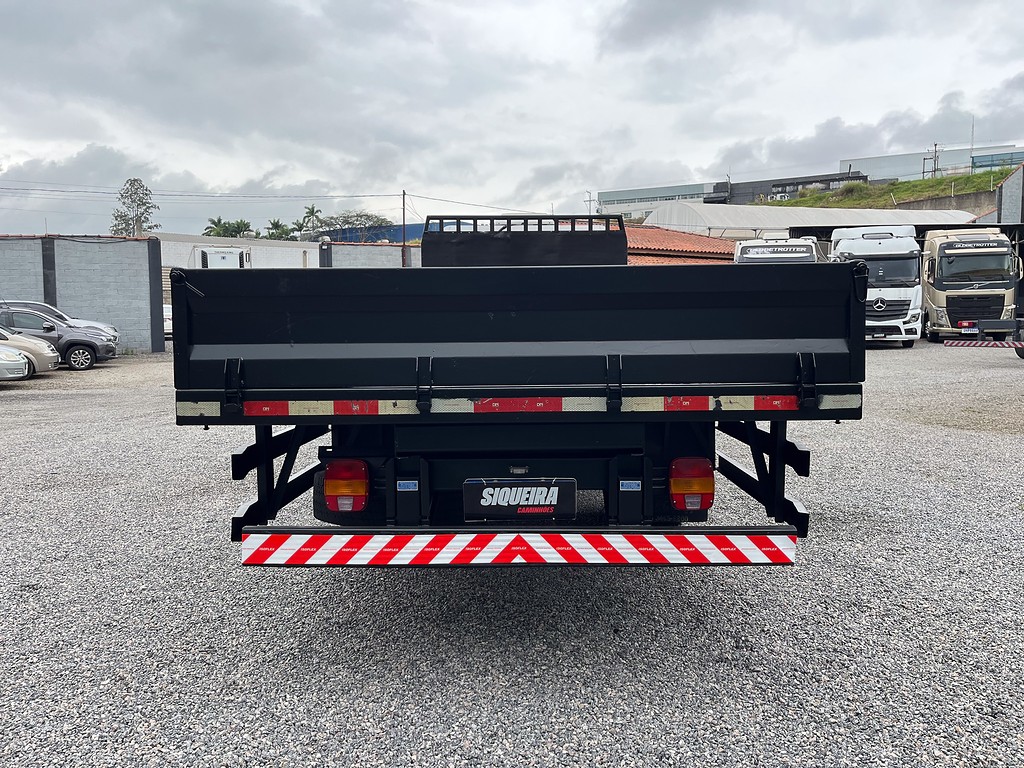 Caminhão FORD CARGO 816 Carga Seca ANO 2016 de Siqueira Caminhões em São Paulo