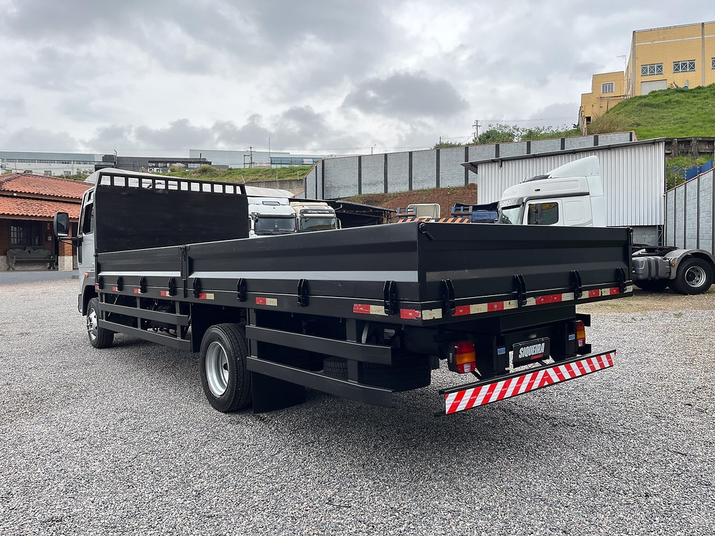 Caminhão FORD CARGO 816 Carga Seca ANO 2016 de Siqueira Caminhões em São Paulo