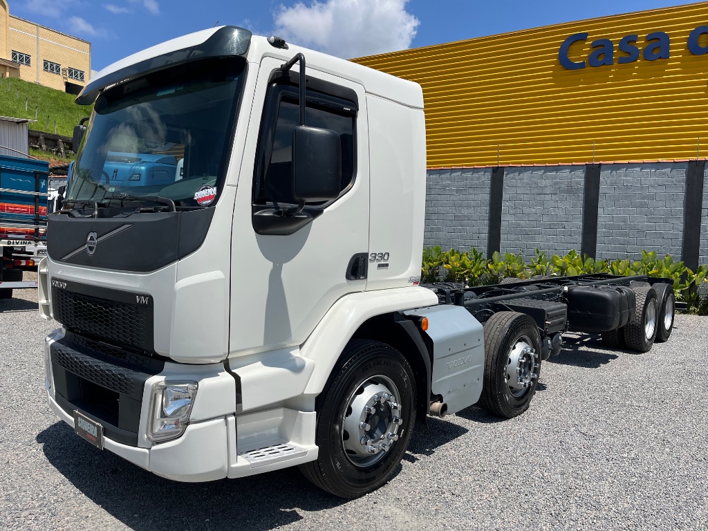Caminhão VOLVO VM 330 Chassis ANO 2022 de Siqueira Caminhões em São Paulo
