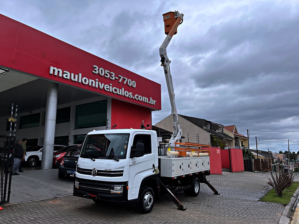 Caminhão VOLKSWAGEN VW 6160 CESTO AÉREO ANO 2020 de Mauloni Veiculos no Paraná