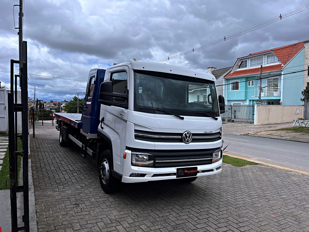 Caminhão VOLKSWAGEN VW 11180 Plataforma Guincho ANO 2023 de Mauloni Veiculos no Paraná