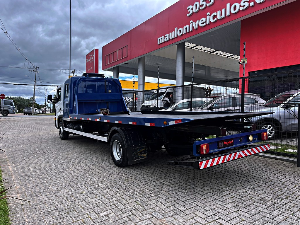 Caminhão VOLKSWAGEN VW 11180 Plataforma Guincho ANO 2023 de Mauloni Veiculos no Paraná