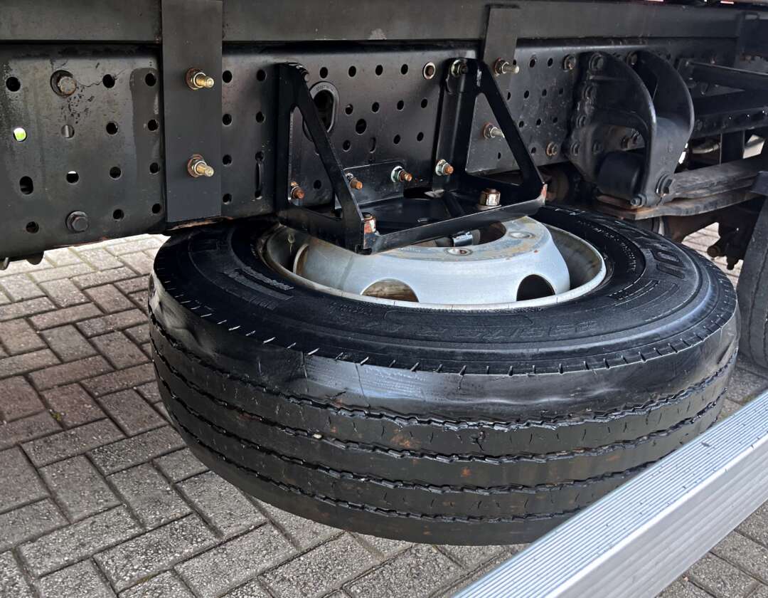 Caminhão VOLKSWAGEN VW 11180 Plataforma Guincho ANO 2023 de Mauloni Veiculos no Paraná