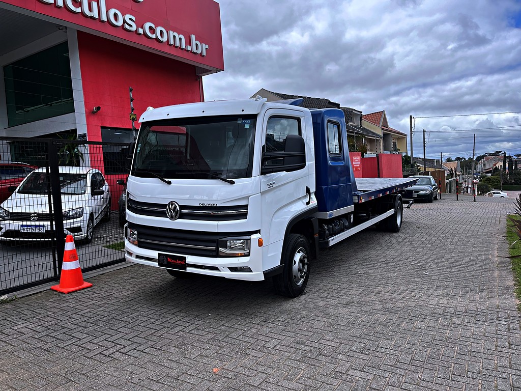 Caminhão VOLKSWAGEN VW 11180 Plataforma Guincho ANO 2023 de Mauloni Veiculos no Paraná