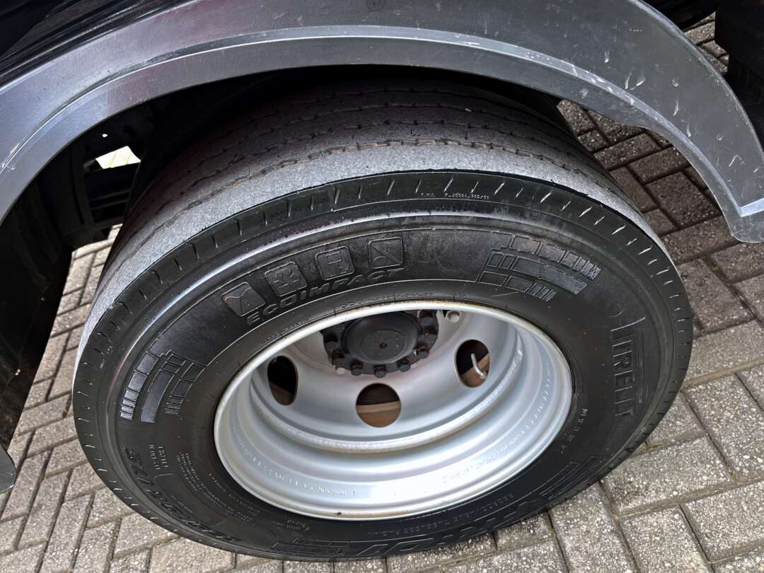 Caminhão VOLKSWAGEN VW 11180 Plataforma Guincho ANO 2023 de Mauloni Veiculos no Paraná