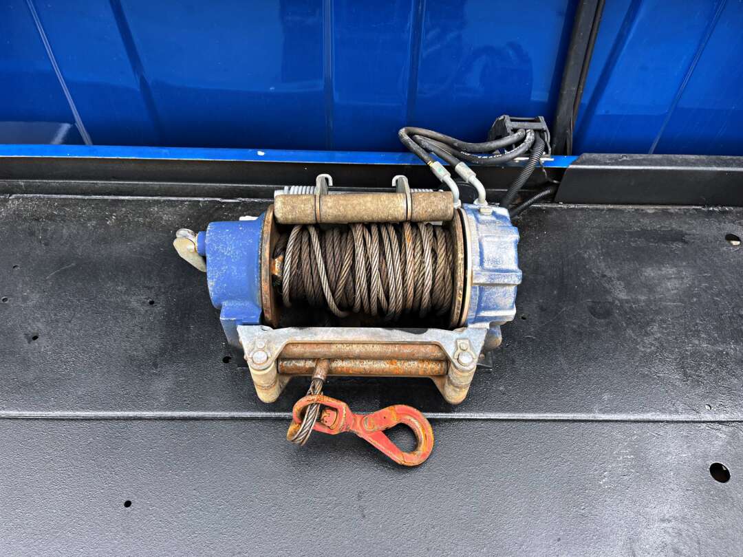 Caminhão VOLKSWAGEN VW 11180 Plataforma Guincho ANO 2023 de Mauloni Veiculos no Paraná