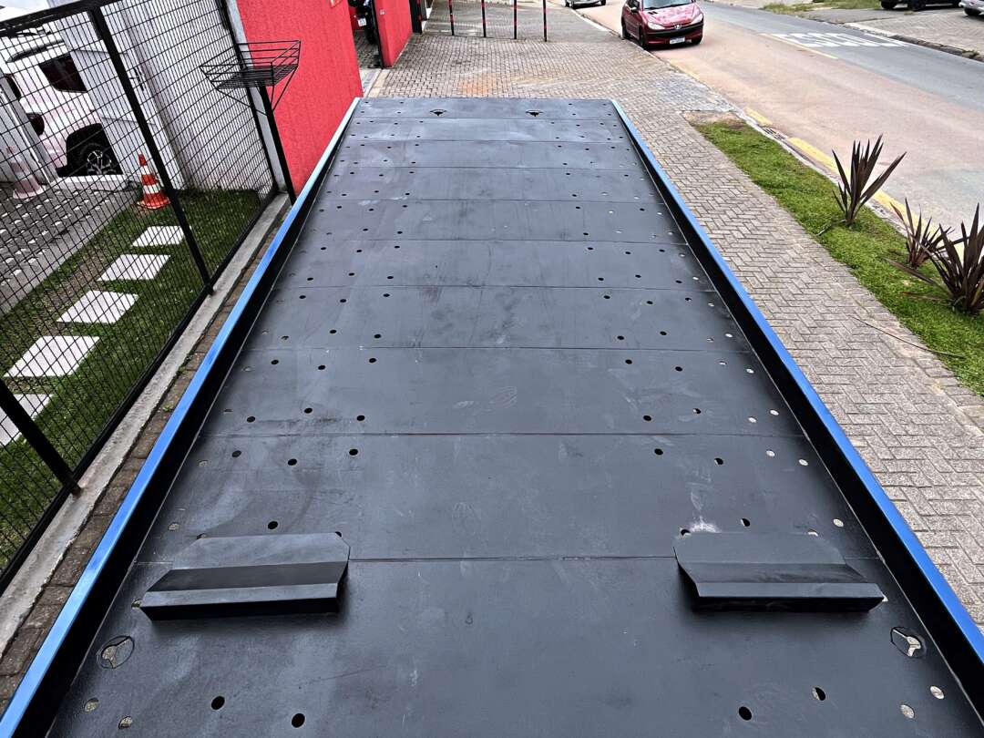 Caminhão VOLKSWAGEN VW 11180 Plataforma Guincho ANO 2023 de Mauloni Veiculos no Paraná