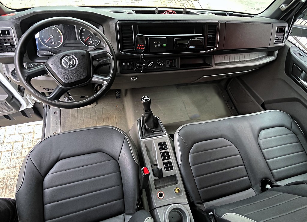 Caminhão VOLKSWAGEN VW 11180 Plataforma Guincho ANO 2023 de Mauloni Veiculos no Paraná