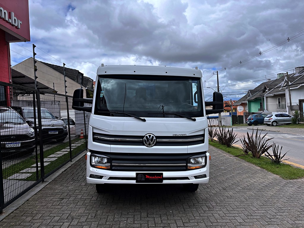 Caminhão VOLKSWAGEN VW 11180 Plataforma Guincho ANO 2023 de Mauloni Veiculos no Paraná