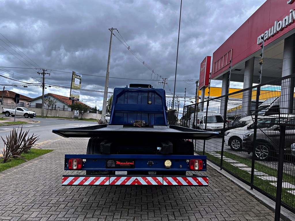 Caminhão VOLKSWAGEN VW 11180 Plataforma Guincho ANO 2023 de Mauloni Veiculos no Paraná