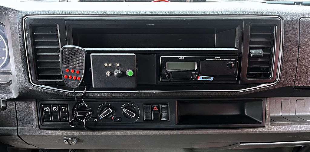 Caminhão VOLKSWAGEN VW 11180 Plataforma Guincho ANO 2023 de Mauloni Veiculos no Paraná