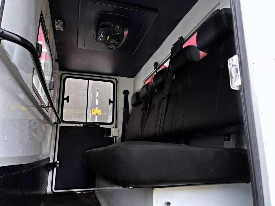 Caminhão MERCEDES BENZ MB 1419 Guincho Munck ANO 2021 de Mauloni Veiculos no Paraná