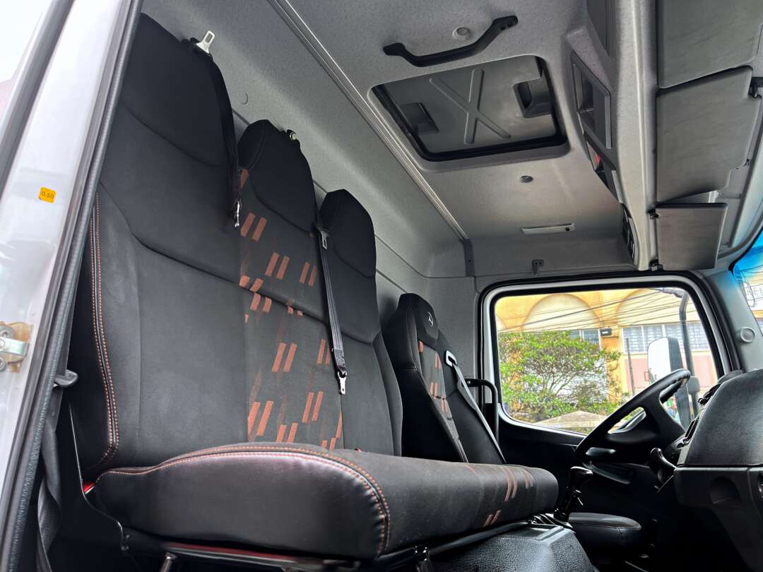 Caminhão MERCEDES BENZ MB 1419 Guincho Munck ANO 2021 de Mauloni Veiculos no Paraná