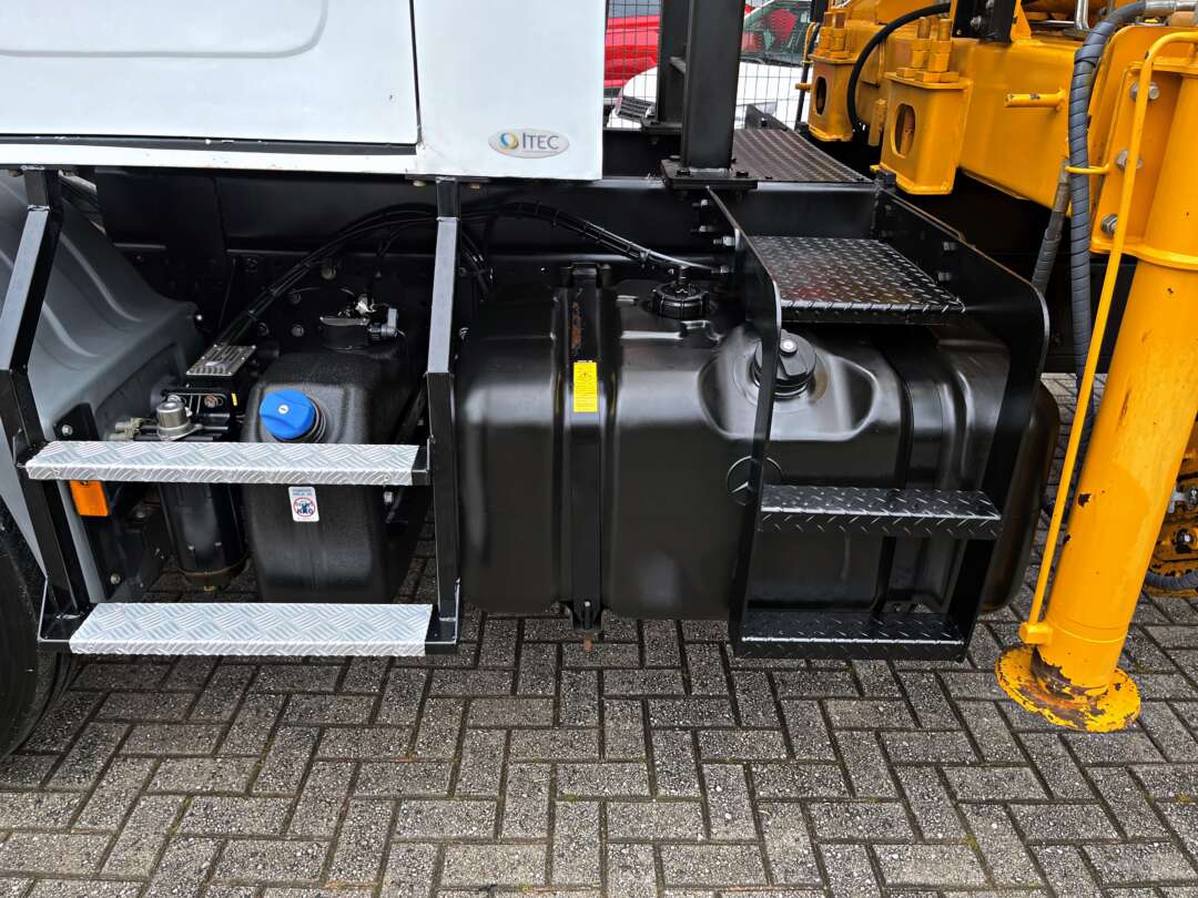 Caminhão MERCEDES BENZ MB 1419 Guincho Munck ANO 2021 de Mauloni Veiculos no Paraná