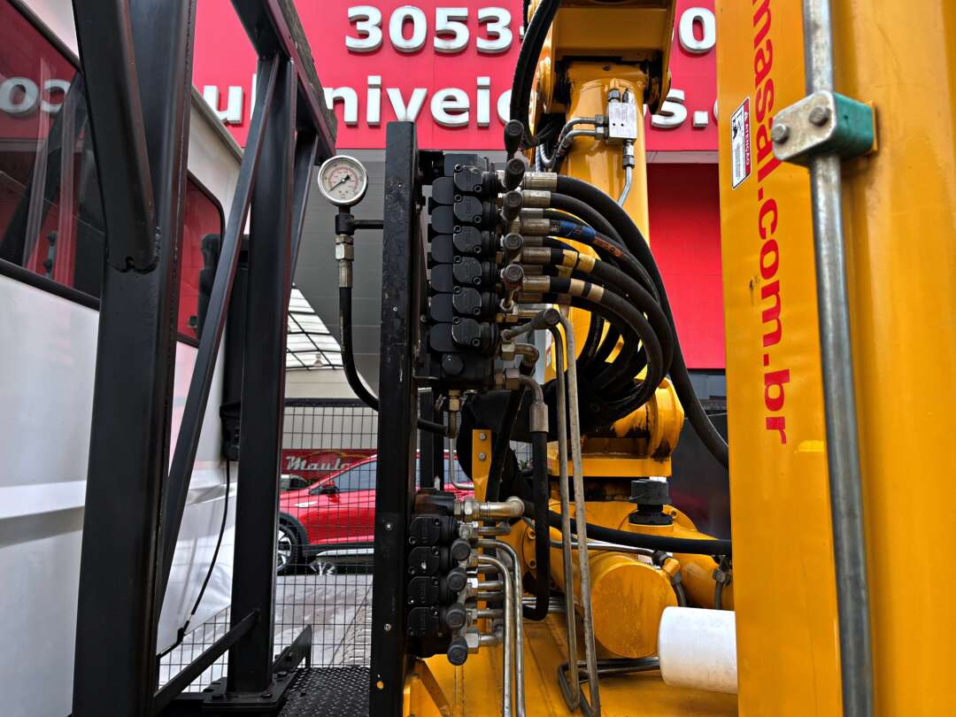 Caminhão MERCEDES BENZ MB 1419 Guincho Munck ANO 2021 de Mauloni Veiculos no Paraná