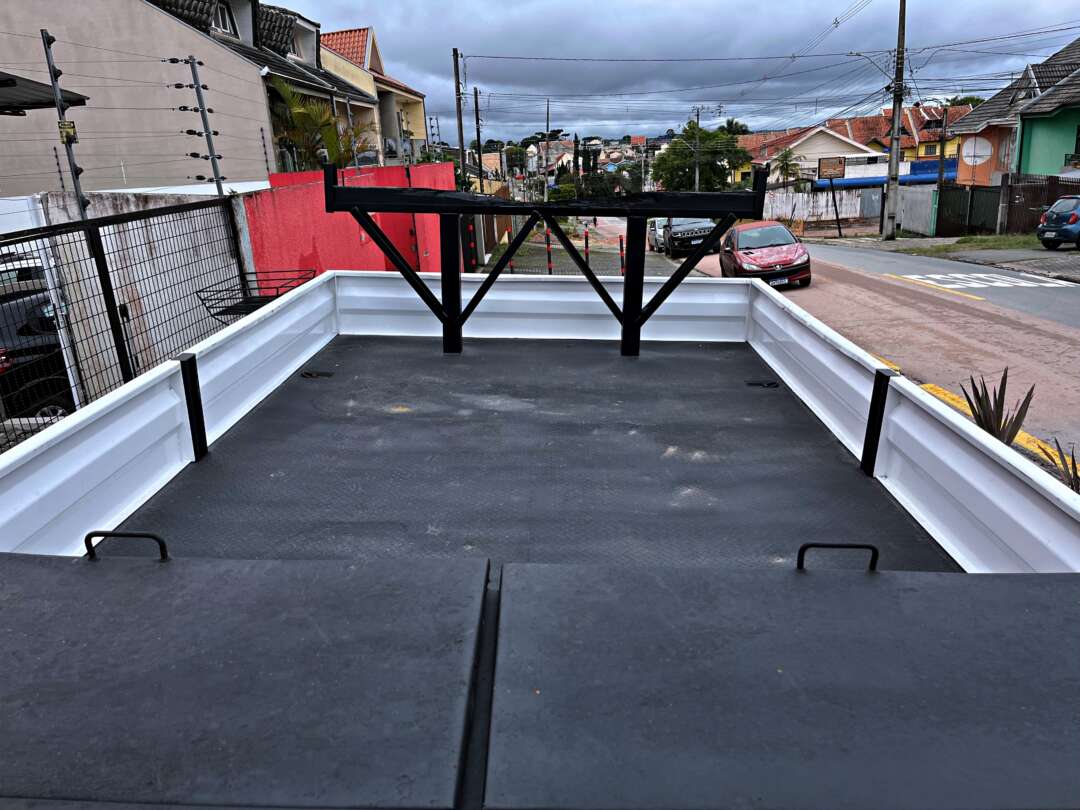 Caminhão MERCEDES BENZ MB 1419 Guincho Munck ANO 2021 de Mauloni Veiculos no Paraná