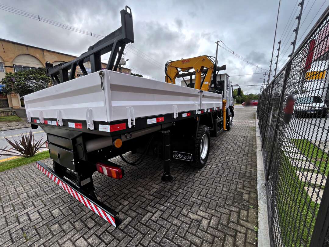 Caminhão MERCEDES BENZ MB 1419 Guincho Munck ANO 2021 de Mauloni Veiculos no Paraná
