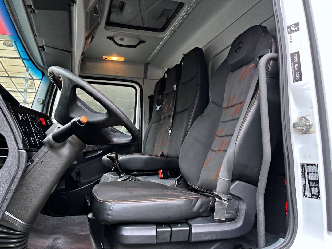 Caminhão MERCEDES BENZ MB 1419 Guincho Munck ANO 2021 de Mauloni Veiculos no Paraná