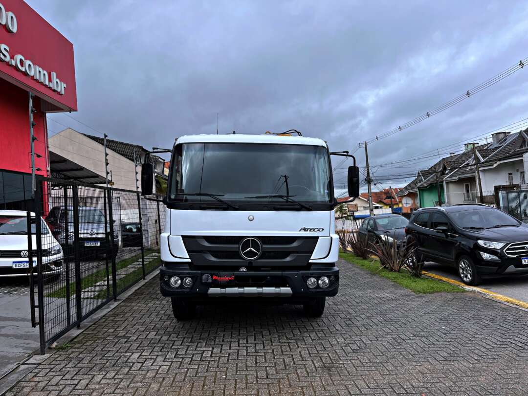 Caminhão MERCEDES BENZ MB 1419 Guincho Munck ANO 2021 de Mauloni Veiculos no Paraná
