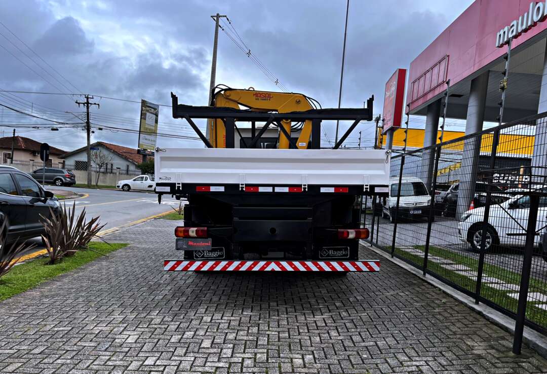 Caminhão MERCEDES BENZ MB 1419 Guincho Munck ANO 2021 de Mauloni Veiculos no Paraná
