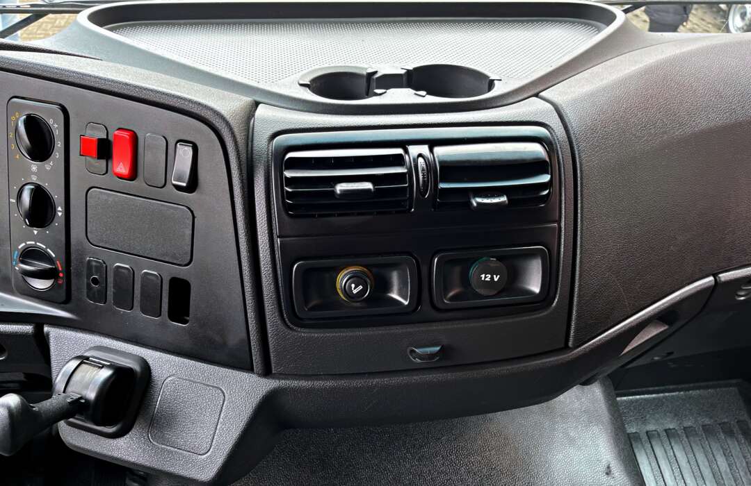 Caminhão MERCEDES BENZ MB 1419 Guincho Munck ANO 2021 de Mauloni Veiculos no Paraná