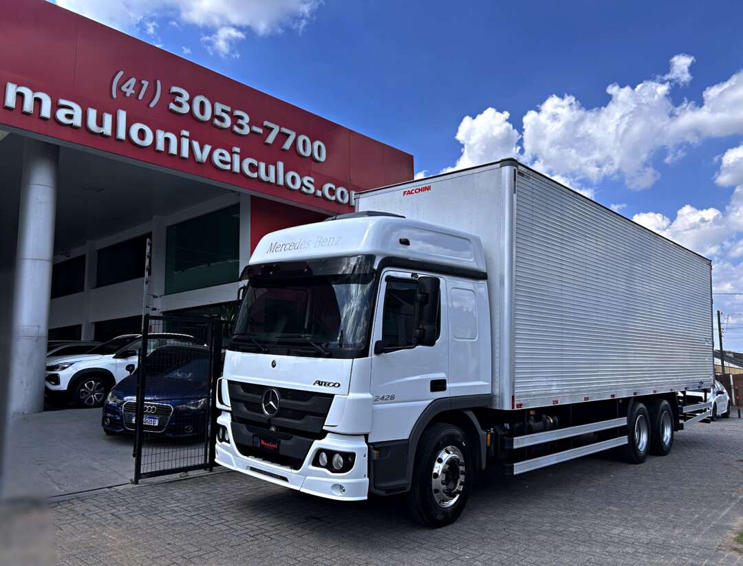 Caminhão MERCEDES BENZ MB 2426 Baú Furgão ANO 2022 de Mauloni Veiculos no Paraná