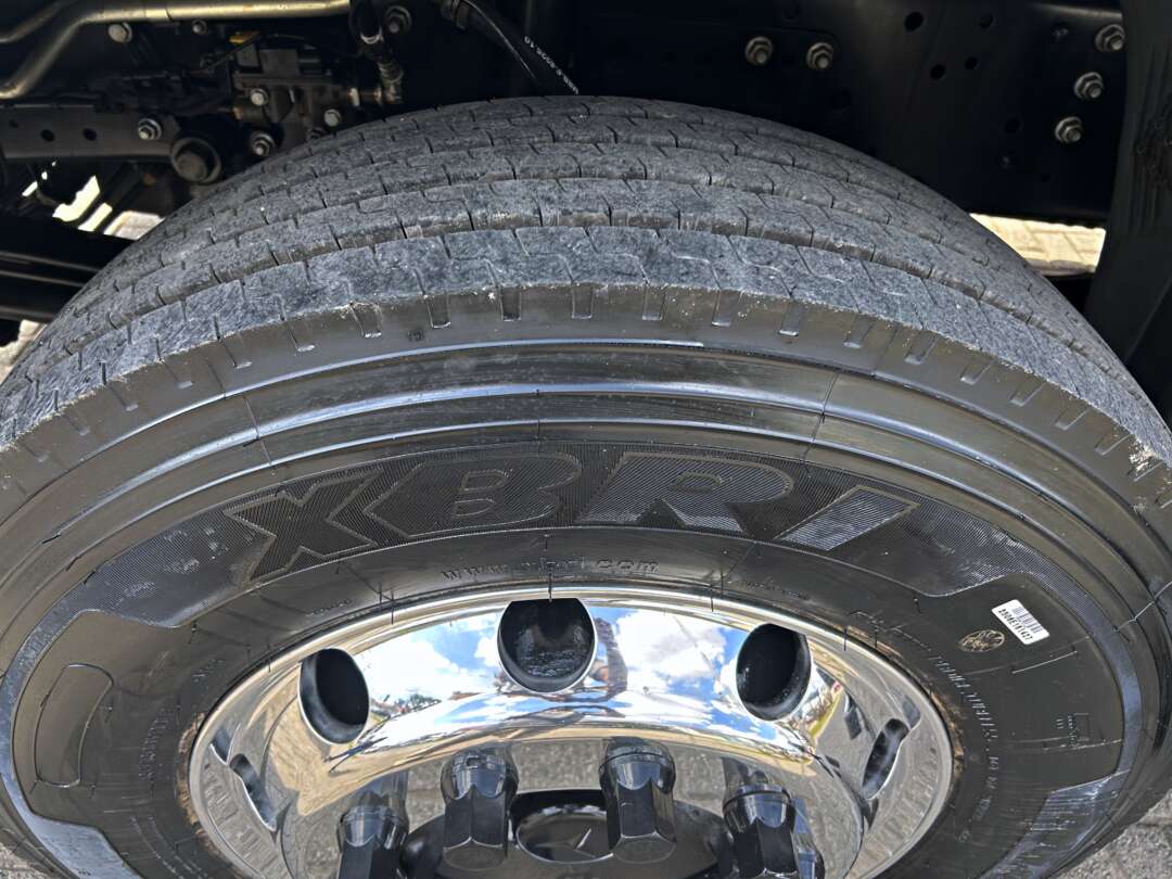 Caminhão MERCEDES BENZ MB 2426 Baú Furgão ANO 2022 de Mauloni Veiculos no Paraná