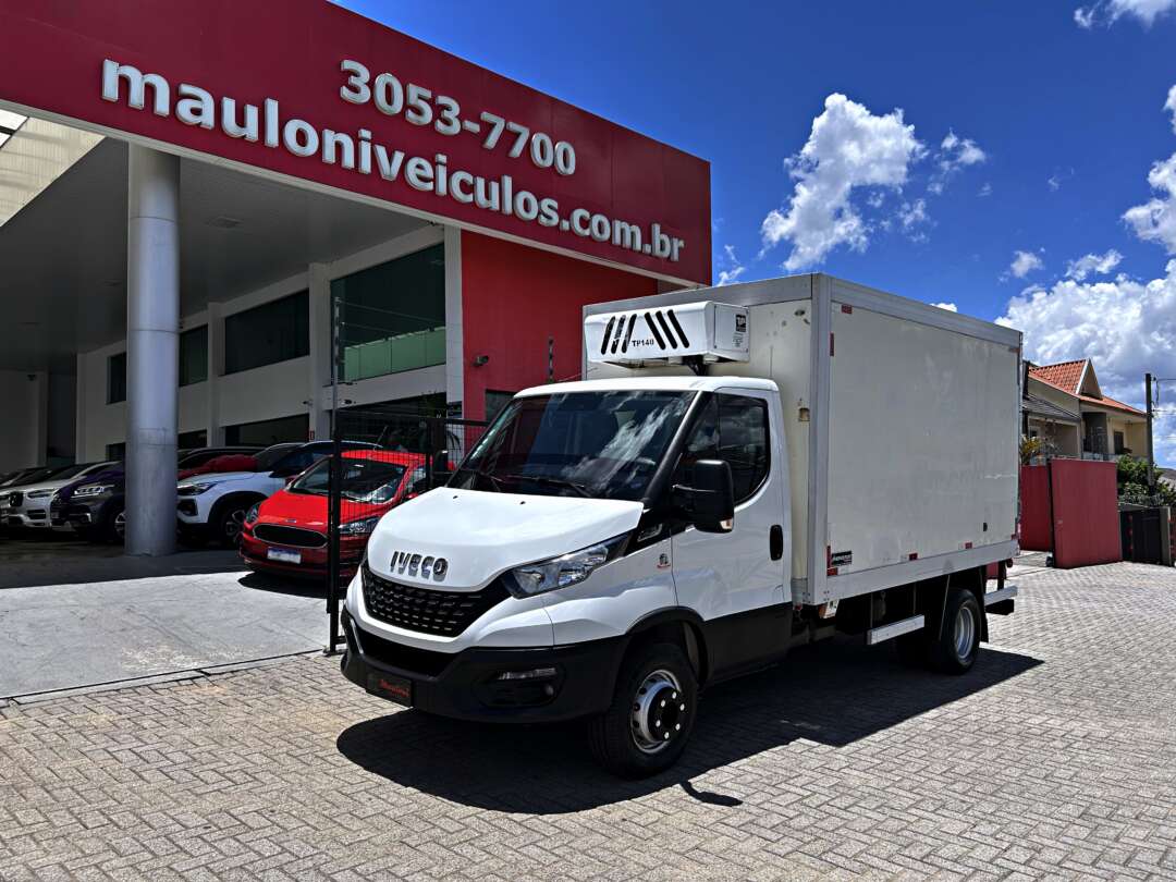 Caminhão IVECO DAILY 65-170 Baú Refrigerado ANO 2022 de Mauloni Veiculos no Paraná