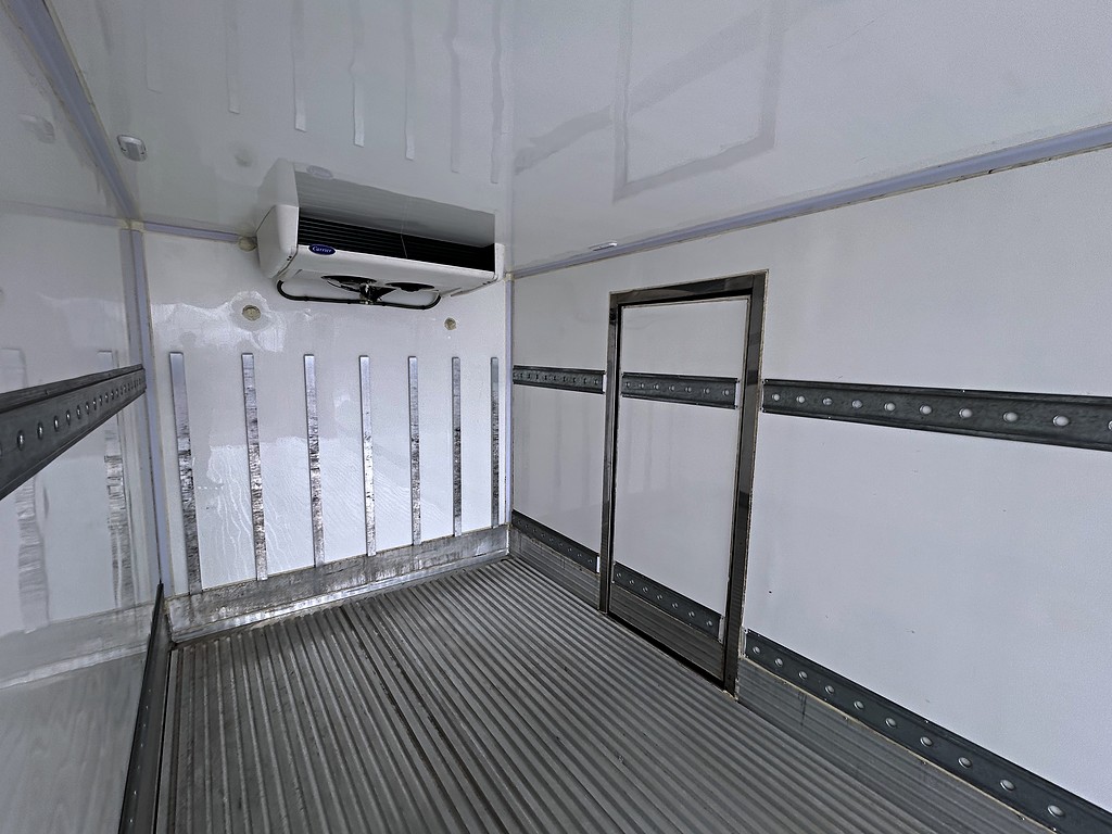 Caminhão VOLKSWAGEN VW 11180 Baú Frigorífico ANO 2024 de Mauloni Veiculos no Paraná