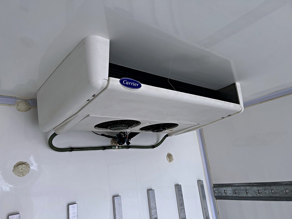 Caminhão VOLKSWAGEN VW 11180 Baú Frigorífico ANO 2024 de Mauloni Veiculos no Paraná