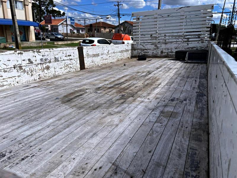 Caminhão MERCEDES BENZ MB 815 Carga Seca ANO 2022 de Mauloni Veiculos no Paraná