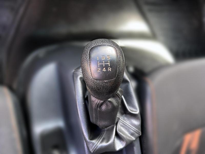 Caminhão MERCEDES BENZ MB 815 Carga Seca ANO 2022 de Mauloni Veiculos no Paraná