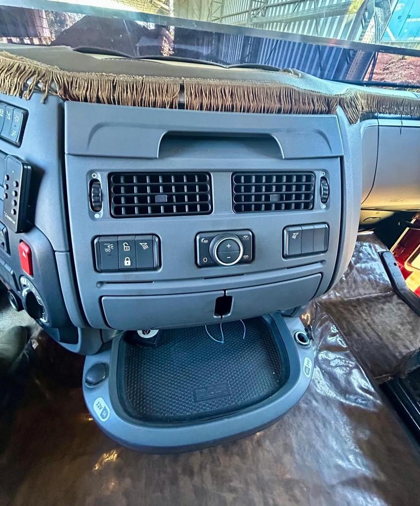 Caminhão DAF XF 530 Cavalo Mecânico ANO 2022 de Venda Truck Anuncios Itapeva SP em São Paulo