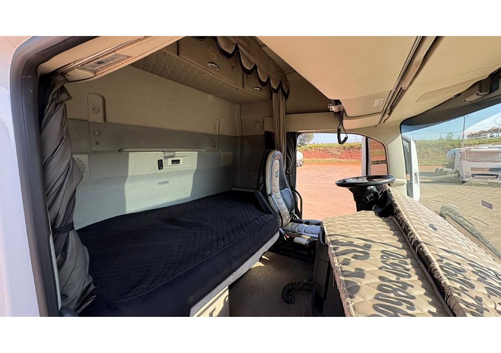 Caminhão VOLVO FH 540 Cavalo Mecânico ANO 2020 de Art Transportes Rodoviários LTDA no Paraná