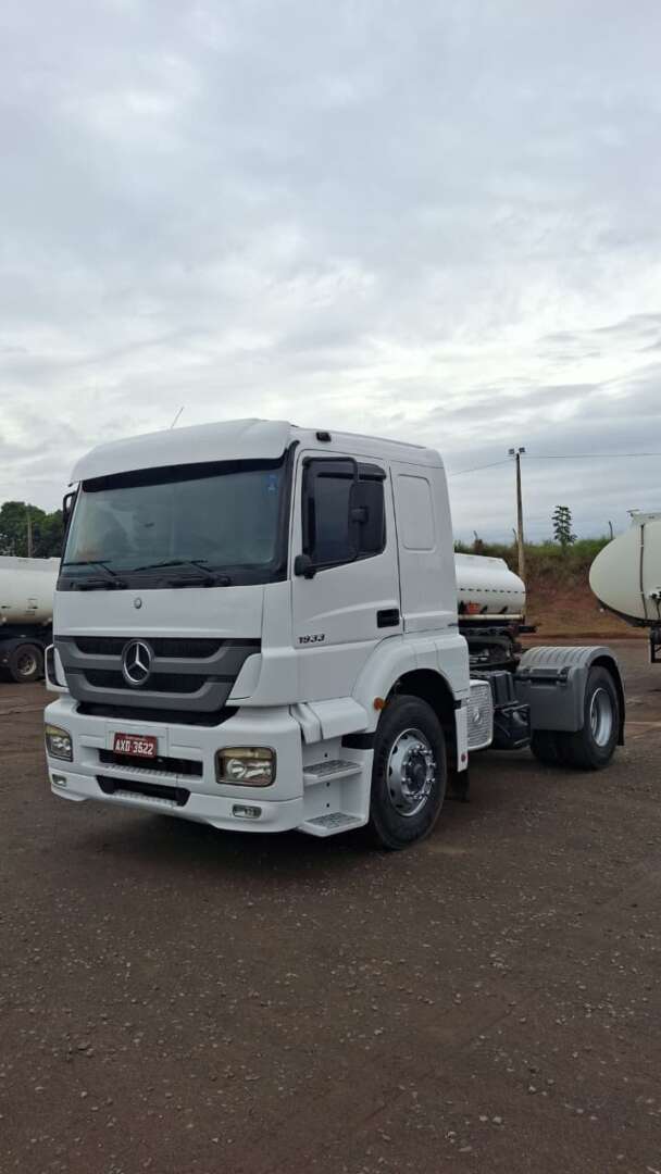 Caminhão MERCEDES BENZ MB 1933 Cavalo Mecânico ANO 2013 de Art Transportes Rodoviários LTDA no Paraná