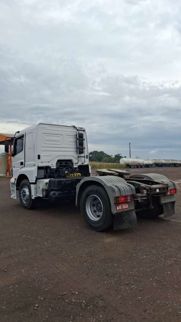 Caminhão MERCEDES BENZ MB 1933 Cavalo Mecânico ANO 2013 de Art Transportes Rodoviários LTDA no Paraná