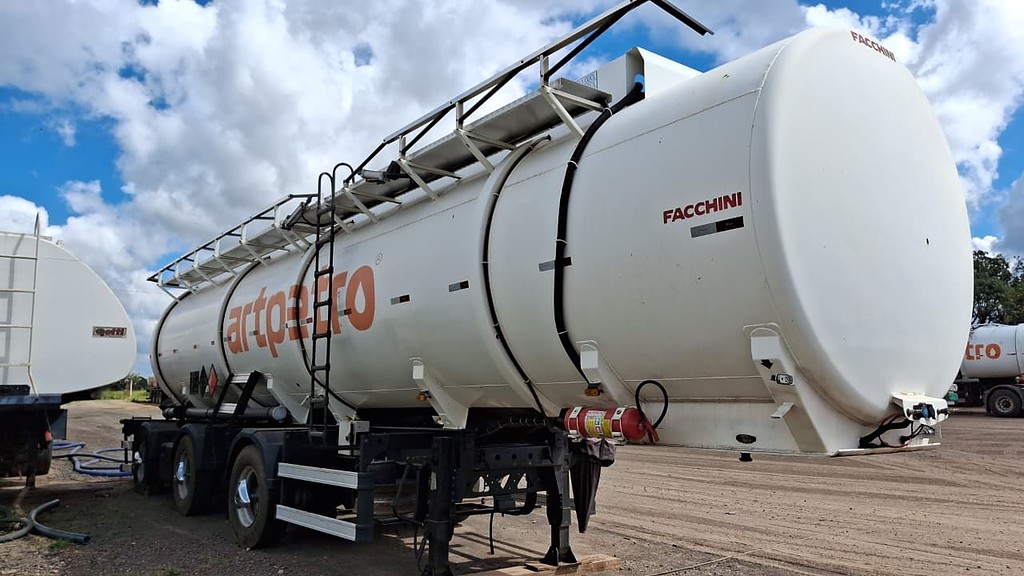 Carreta SEMI-REBOQUE TANQUE ACO Facchini ANO 2021 3 Eixos de Art Transportes Rodoviários LTDA no Paraná