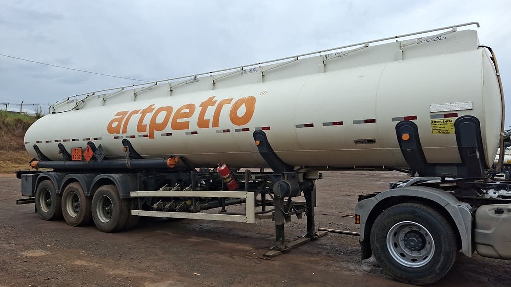 Carreta SEMI-REBOQUE TANQUE ACO Rodotecnica ANO 2016 3 Eixos de Art Transportes Rodoviários LTDA no Paraná
