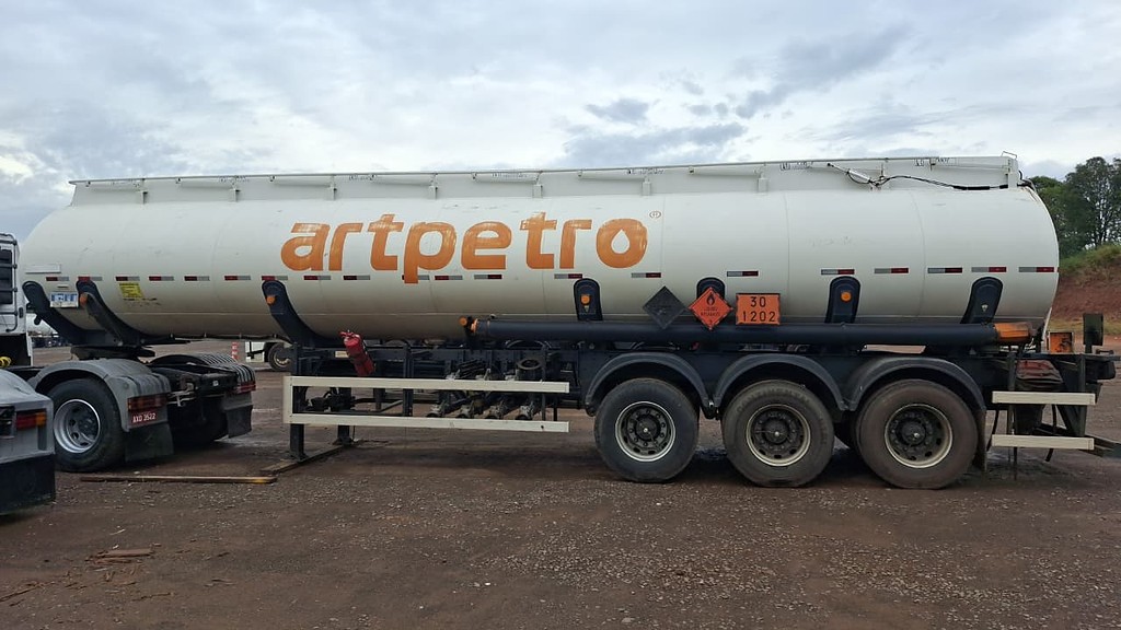 Carreta SEMI-REBOQUE TANQUE ACO Rodotecnica ANO 2016 3 Eixos de Art Transportes Rodoviários LTDA no Paraná