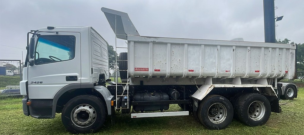 Caminhão MERCEDES BENZ MB 2426 Caçamba Basculante ANO 2018 de De Nigris em São Paulo
