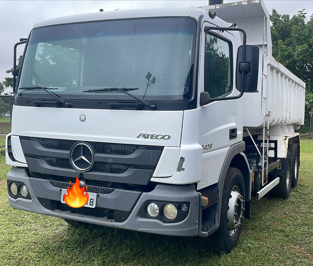 Caminhão MERCEDES BENZ MB 2426 Caçamba Basculante ANO 2018 de De Nigris em São Paulo