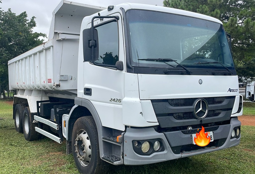 Caminhão MERCEDES BENZ MB 2426 Caçamba Basculante ANO 2018 de De Nigris em São Paulo