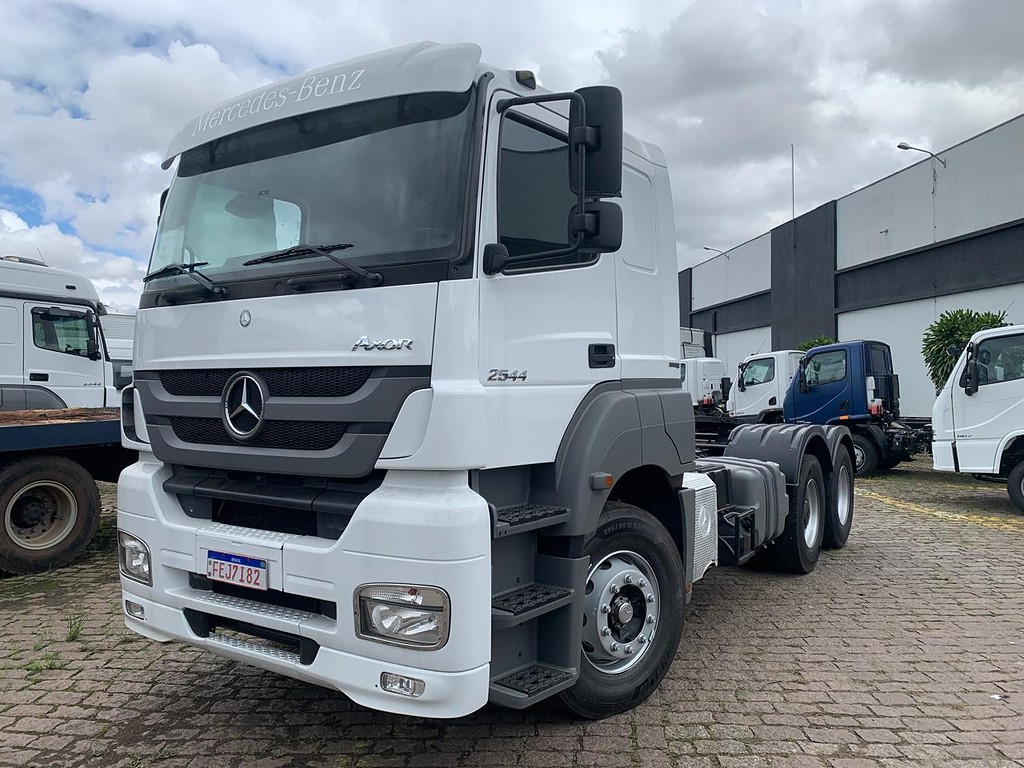 Caminhão MERCEDES BENZ MB 2544 Chassis ANO 2013 de De Nigris em São Paulo