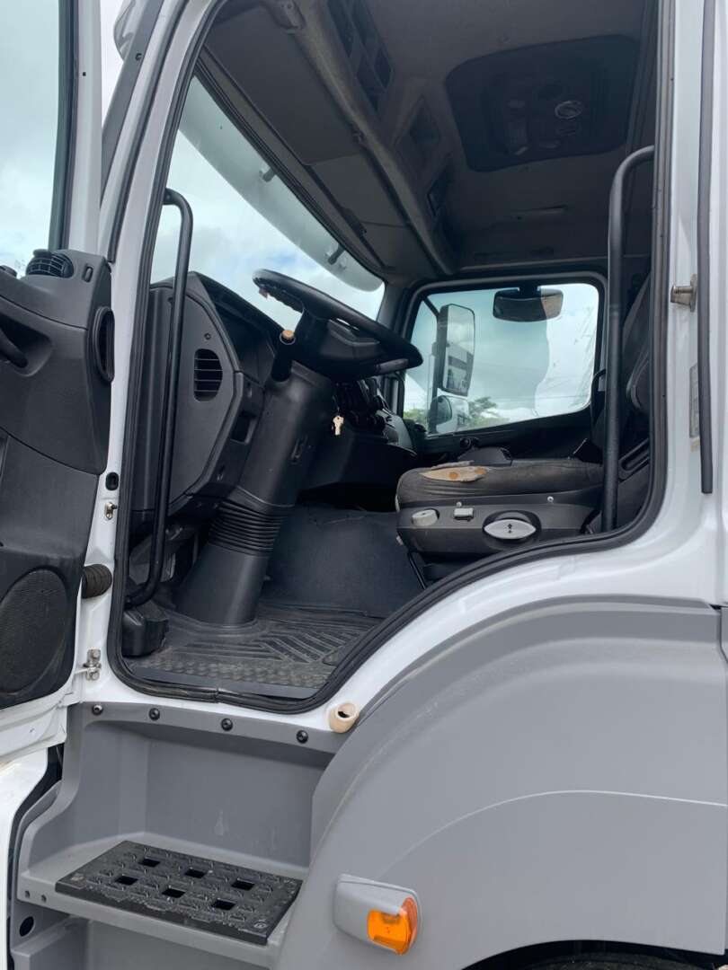 Caminhão MERCEDES BENZ MB 2544 Chassis ANO 2013 de De Nigris em São Paulo