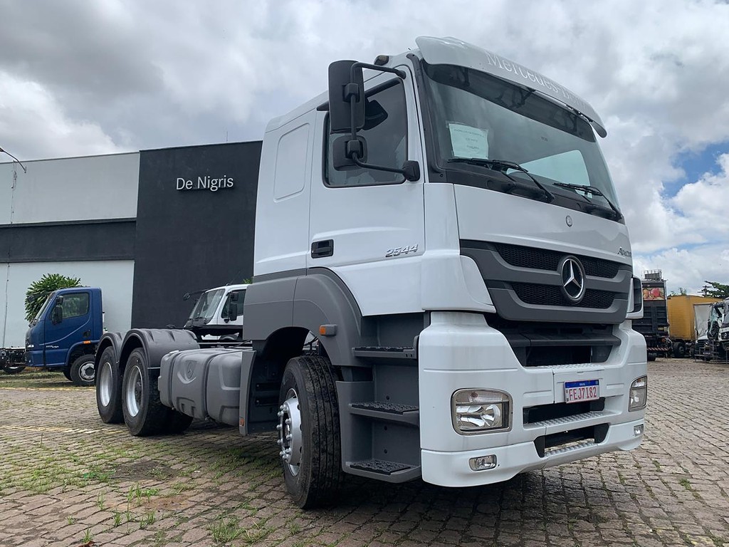 Caminhão MERCEDES BENZ MB 2544 Chassis ANO 2013 de De Nigris em São Paulo