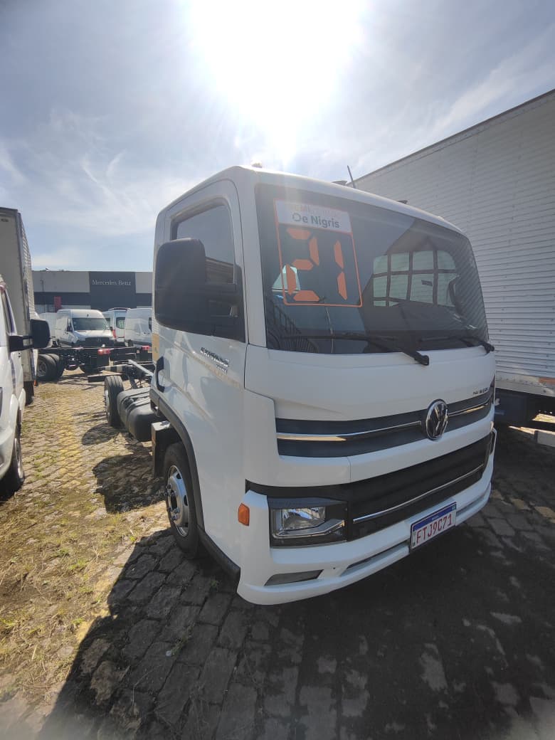 Caminhão VOLKSWAGEN VW 24280 Chassis ANO 2015 de De Nigris em São Paulo
